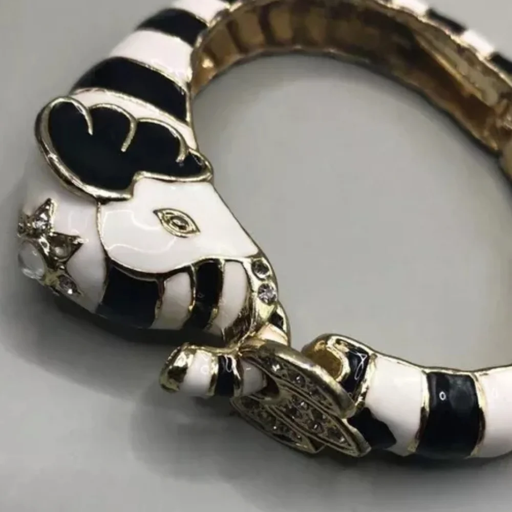 Vintage look bracelet sizes